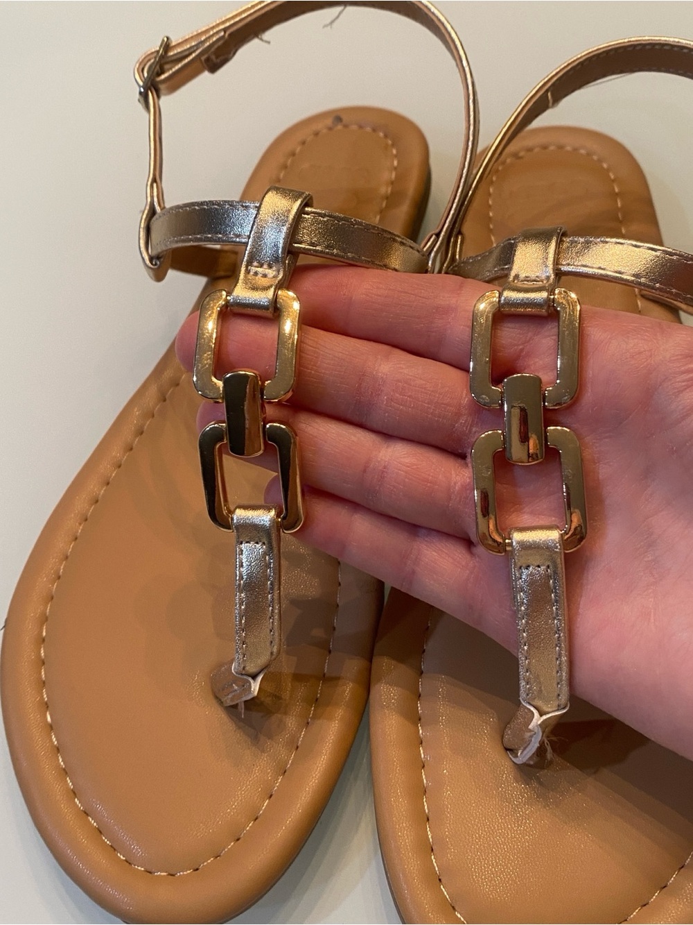 NWOT ASOS Wide Fit Gold Chain T-Bar Flat Sandals Size 7W Defect